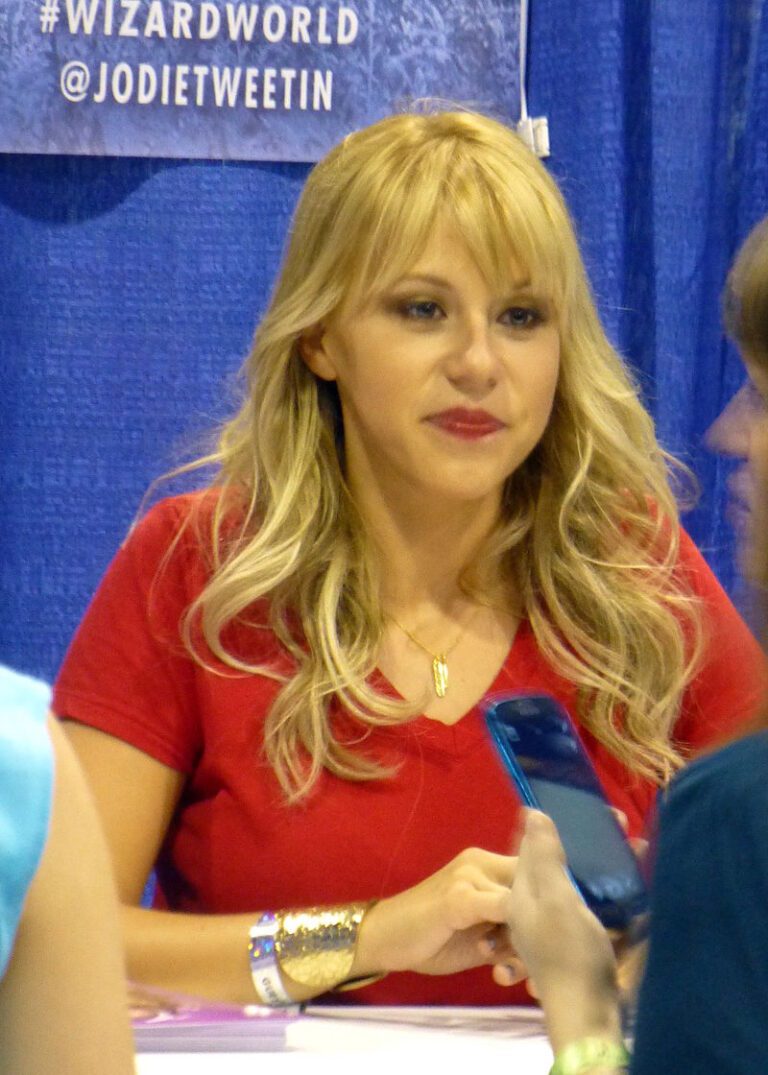 Jodie Sweetin Body Measurements, Bra Size, Height, Weight