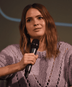 Shelley Hennig Body Measurements